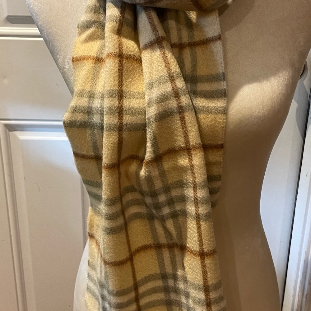 Burberry 100% cashmere scarf